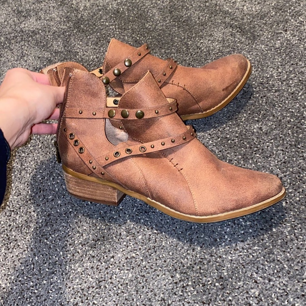 Brown booties - Picture 3 of 3